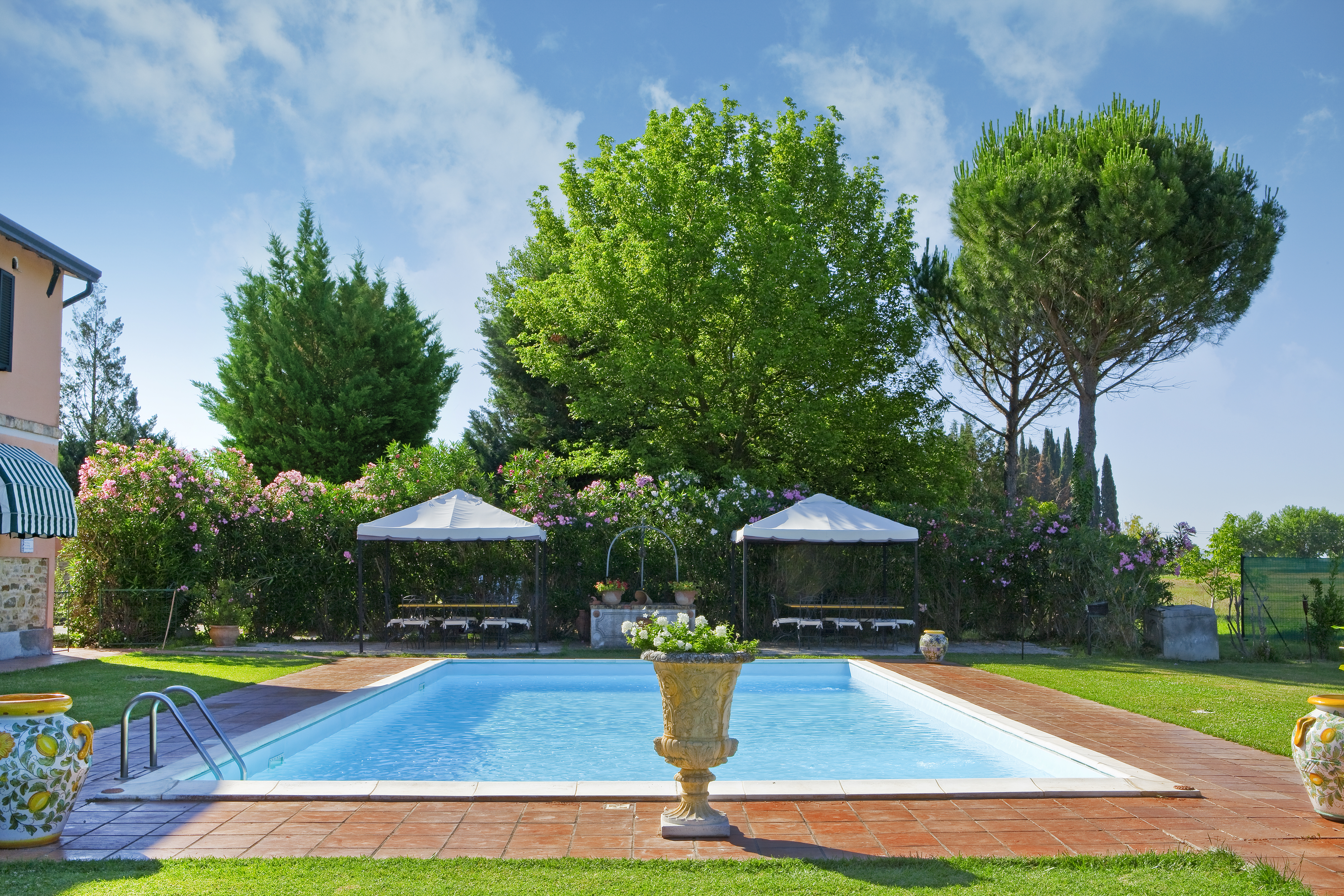 The pool at La Fattoria del Gelso in Cannara 